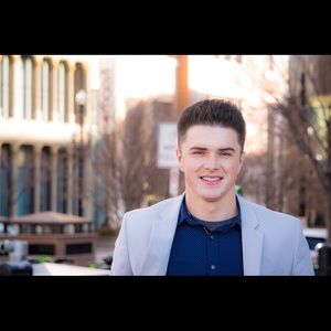 Meet your Posher, Devin